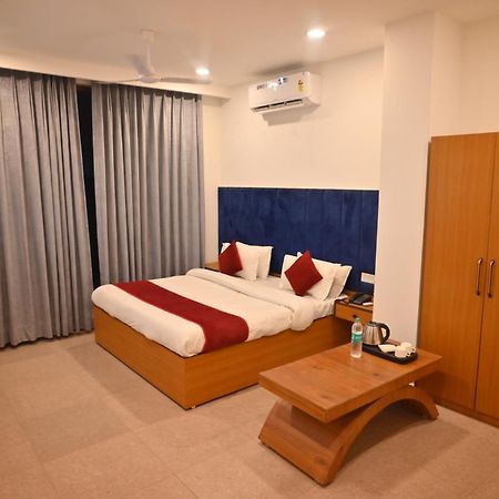 Hotel Lake View Chandīgarh Eksteriør billede