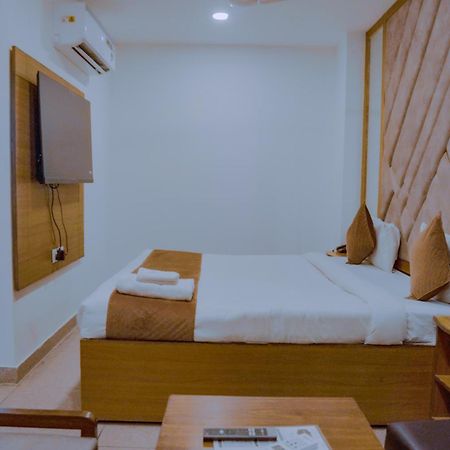 Hotel Lake View Chandīgarh Eksteriør billede