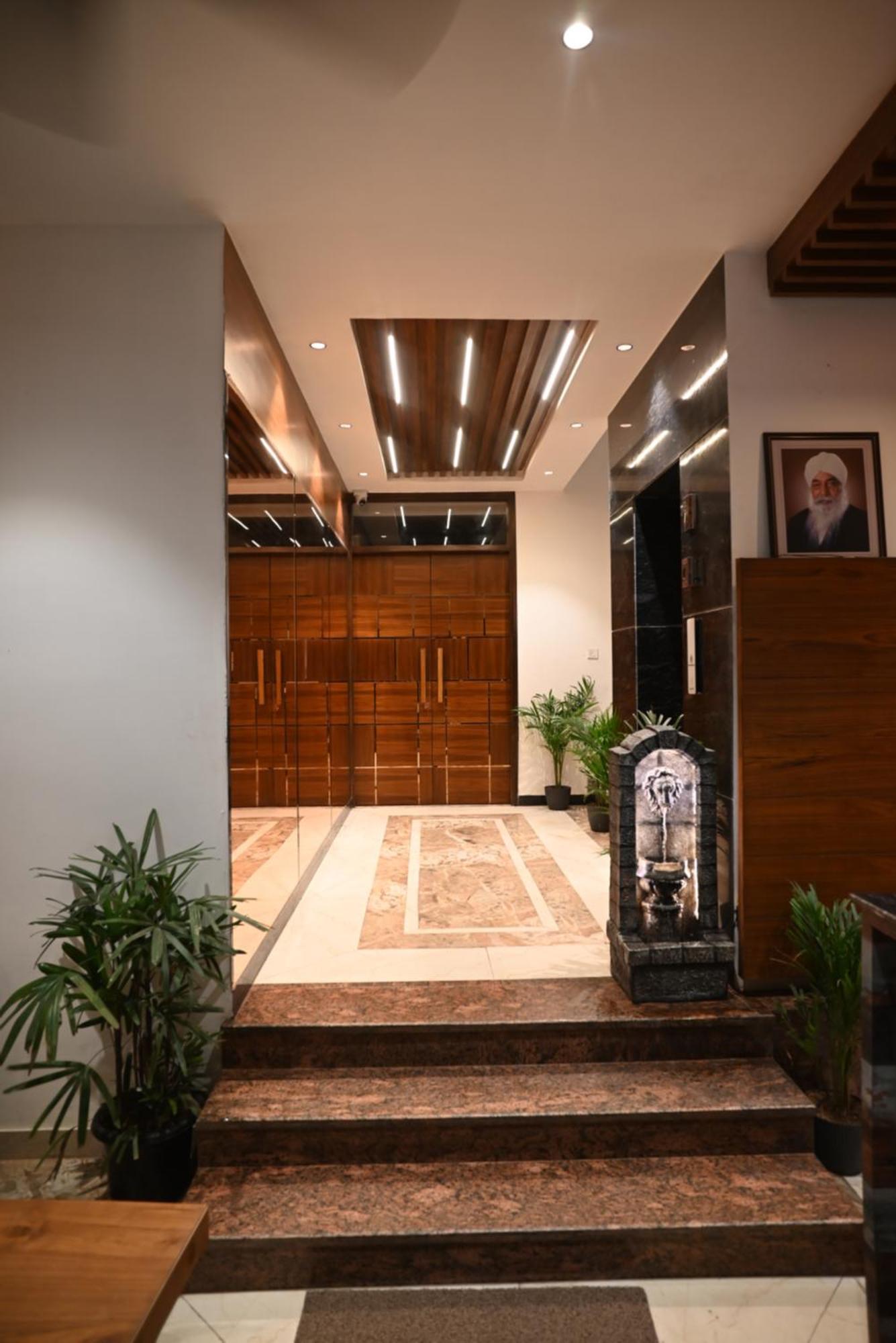 Hotel Lake View Chandīgarh Eksteriør billede