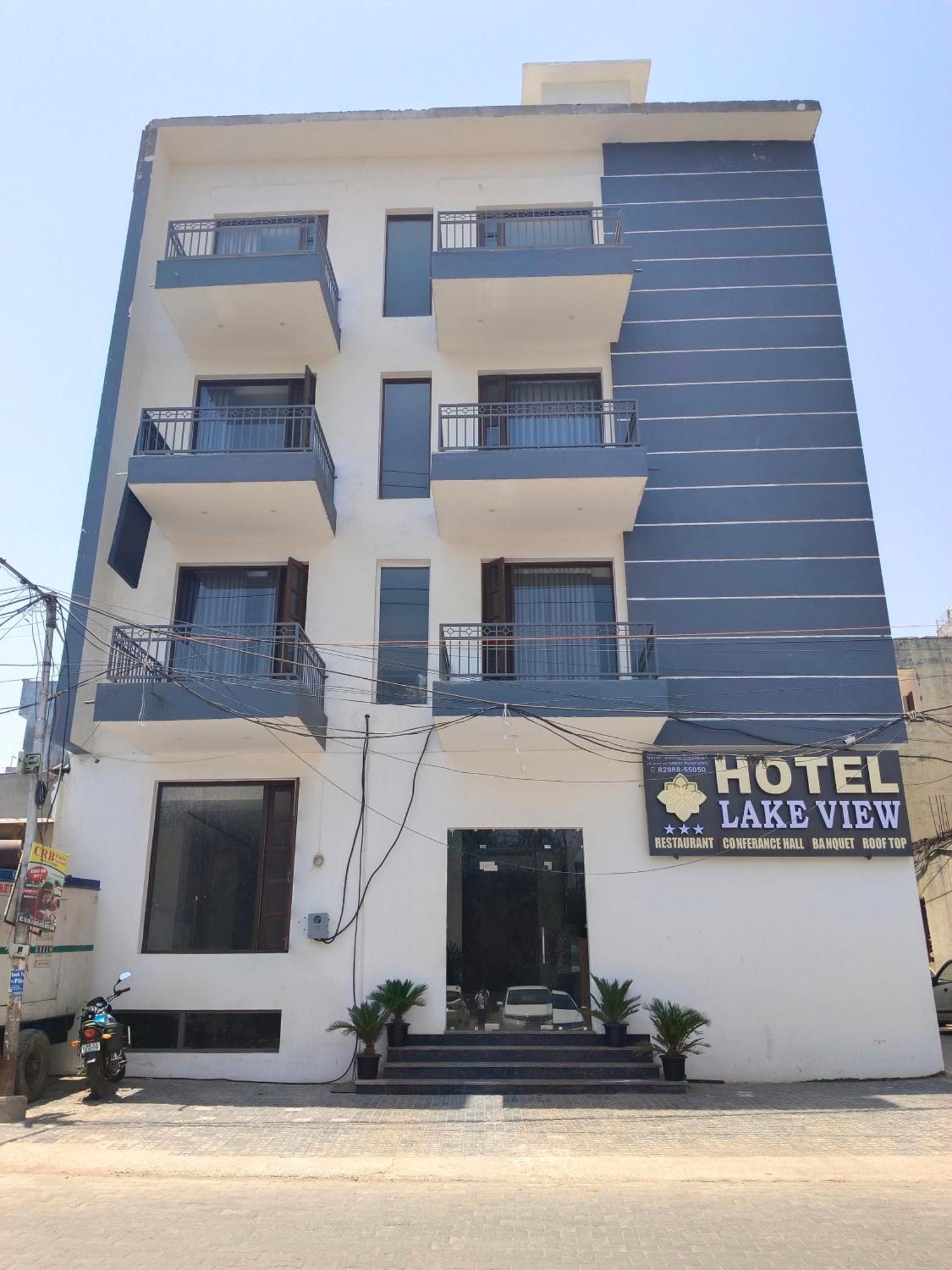 Hotel Lake View Chandīgarh Eksteriør billede