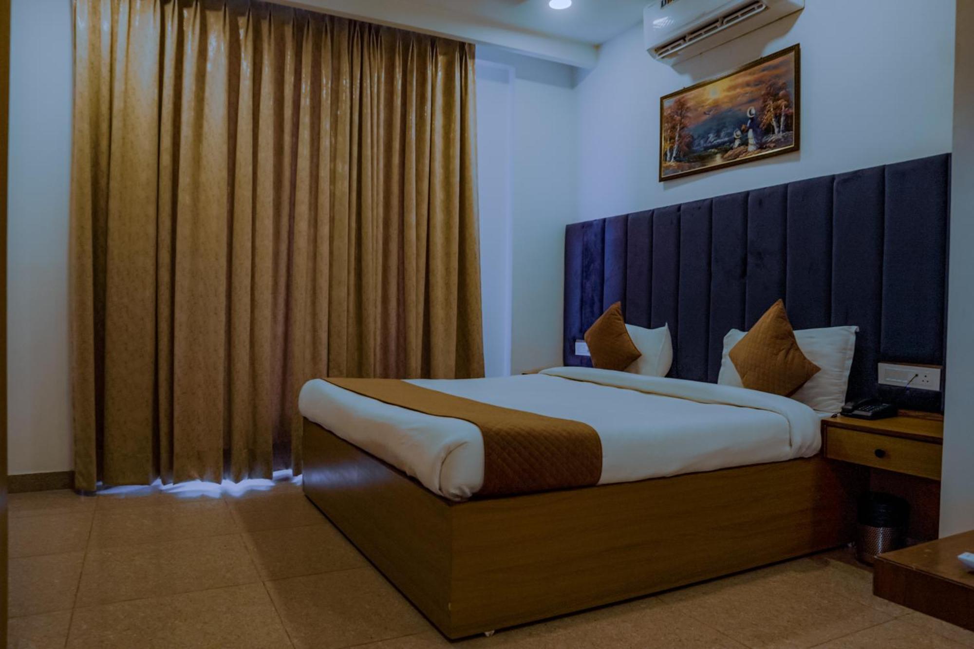 Hotel Lake View Chandīgarh Eksteriør billede