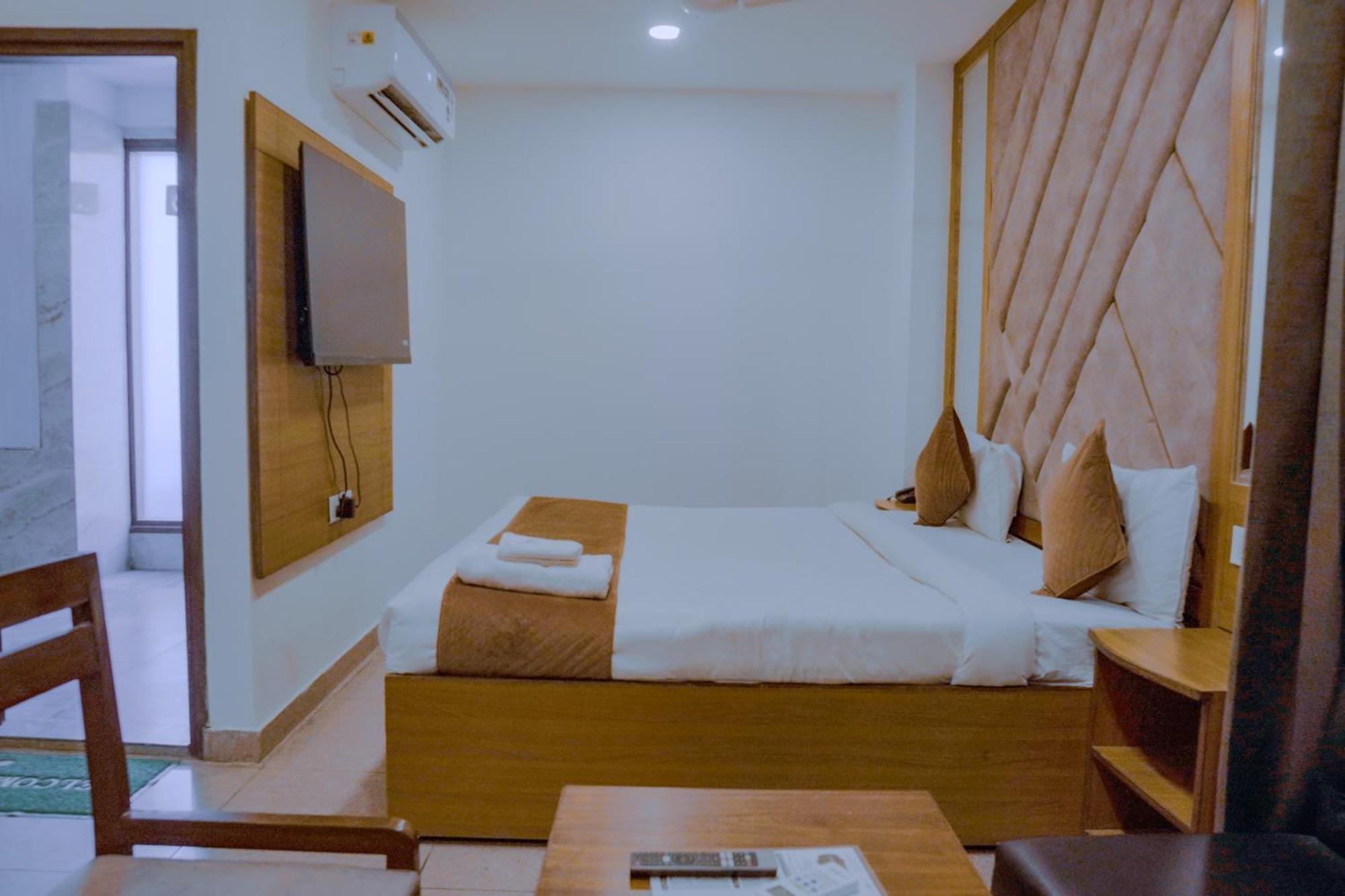 Hotel Lake View Chandīgarh Eksteriør billede