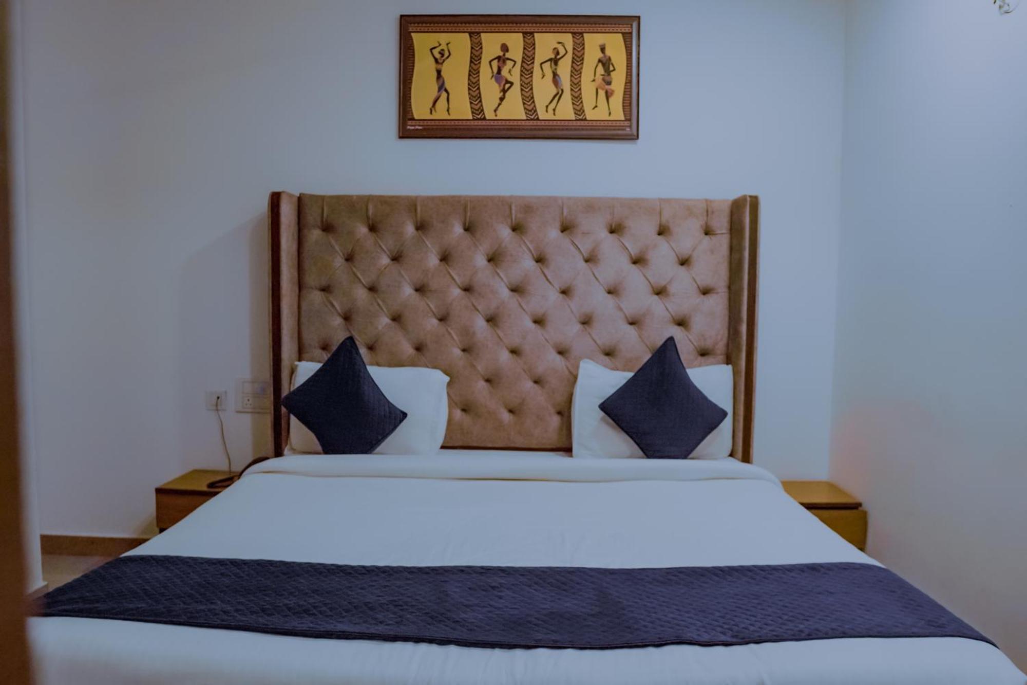 Hotel Lake View Chandīgarh Eksteriør billede